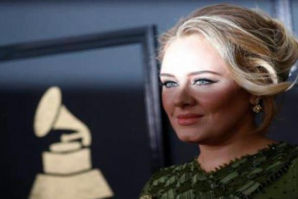 جوائز Grammy 2017 - بالفيديو ..  أديل تبكى على مسرح Grammy والسبب !