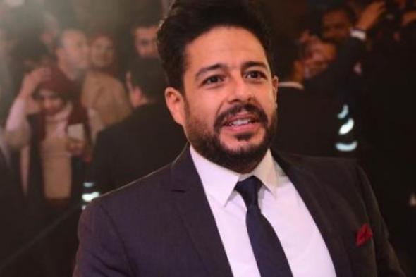 بالفيديو- محمد حماقي "حرّيف" في كرة القدم