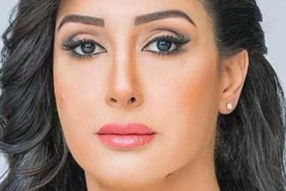 بالفيديو- غادة عبد الرازق مضيفة في الإعلان الأول لـ "أرض جو"