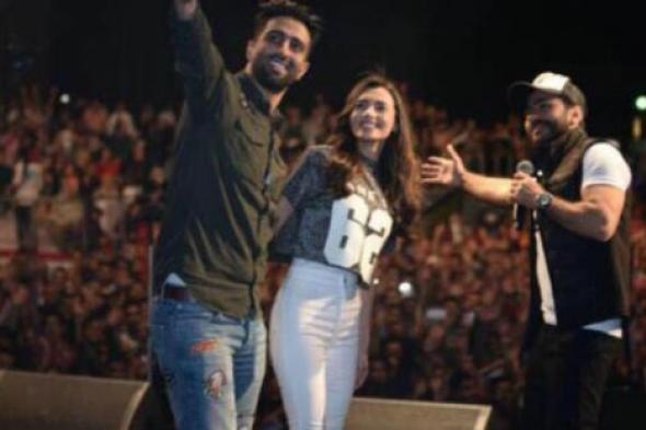 بالفيديو- "دويتو" تامر حسني وكارمن سليمان في حفل بالعين السخنة