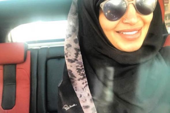 صورة- سالي عبد السلام ترد على منتقديها بسبب ماكياجها في العمرة