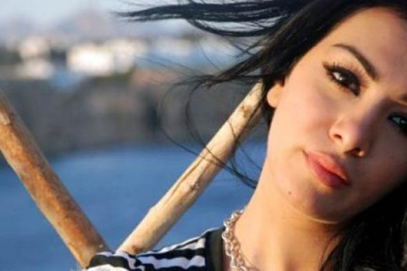 بالصور- ميرهان حسين بالكاجوال القصير في جلسة تصوير جديدة.. تبحث عن الحب