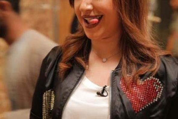 بوسي تصف شخصيتها داخل "توك توك" في كواليس "الحساب يجمع"