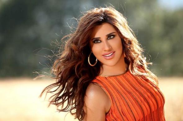 بالفيديو- نجوى كرم بالقفطان المغربي استعدادا لمهرجان "موازين" واستقبال كبير من جمهورها بالمغرب