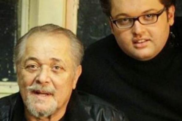 محمد محمود عبد العزيز في ذكرى ميلاد والده الأولى بعد وفاته.. يطلب من جمهوره هذا الرجاء