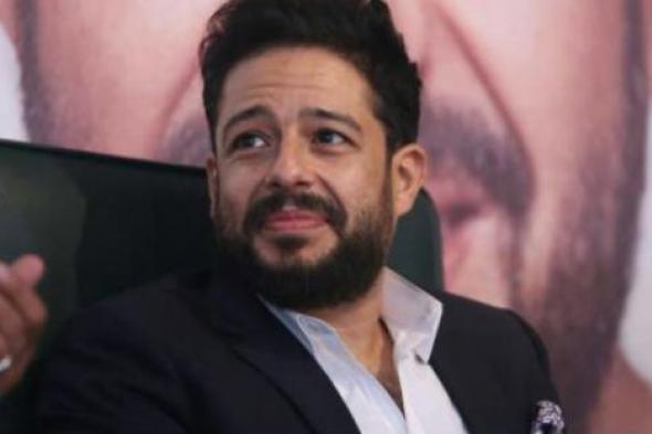 بالفيديو- محمد حماقي يستعرض مهاراته في كرة القدم ويتحدى جمهوره