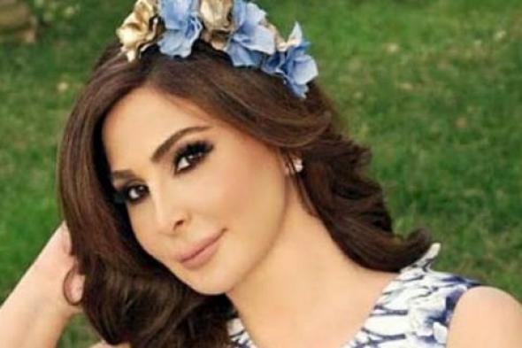 صورة- إليسا تشوّق جمهورها لأغنيتها المصوّرة الجديدة "عكس اللي شايفنها"