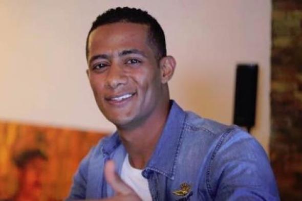 محمد رمضان يشارك جمهوره بصورة له برفقة عائلته الصغيرة