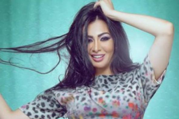 شاهد- ميرهان حسين تغني "عكس اللي شايفينها" للمطربة إليسا