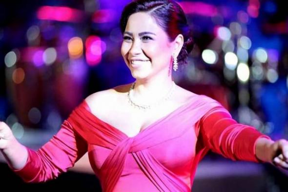 بالفيديو- شيرين لمعجبة طلبت أغنية "ما شربتش من نيلها": "هايجيلك بلهاريسيا"