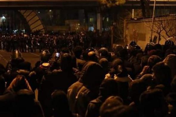 الإحتجاجات تتواصل في إيران.. ورسالة جديدة من ترامب للقادة هناك 

#lebanon24

 via @Lebanon24