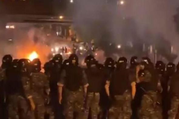 هدوء نسبي في ساحة الشهداء.. و"مكافحة الشغب" تتقدّم باتجاه جسر الرينغ

#lebanon24

  via @Lebanon24