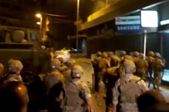 مواجهات ضارية في طرابلس بين الجيش ومتظاهرين (فيديو) 

#lebanon24

 via @Lebanon24