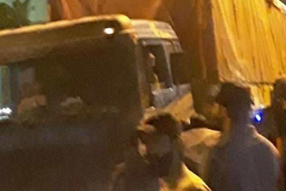 مواطنون في طرابلس يوقفون شاحنات مواد غذائية متوجّهة إلى سوريا

#lebanon24

  via @Lebanon24