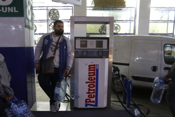 "الإشاعات لا تدوم طويلاً".. هل يصل سعر صفيحة البنزين إلى 50 ألف ليرة؟ #لبنان 
#lebanon24
   via @Lebanon24