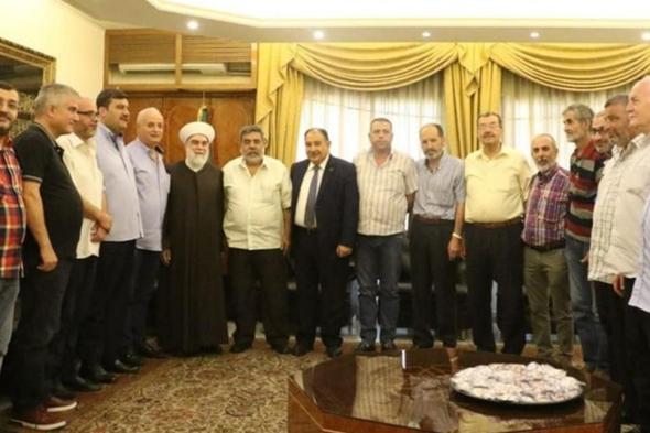 وفد قطاع النقابات في تيار العزم زار المفتي إمام مهنئاً 

#lebanon24

 via @Lebanon24