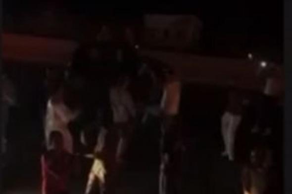 خلال قطعهم الطريق.. متظاهرون يقيمون "زفّة" عند أوتوستراد الدامور (فيديو) 

#lebanon24

 via @Lebanon24