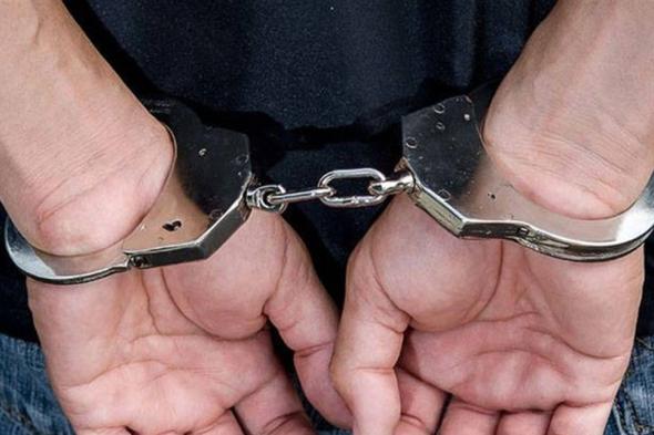 "المخابرات" توقف شخصين على خلفية سرقة محتويات كنيسة وبيعها

#lebanon24

  via @Lebanon24