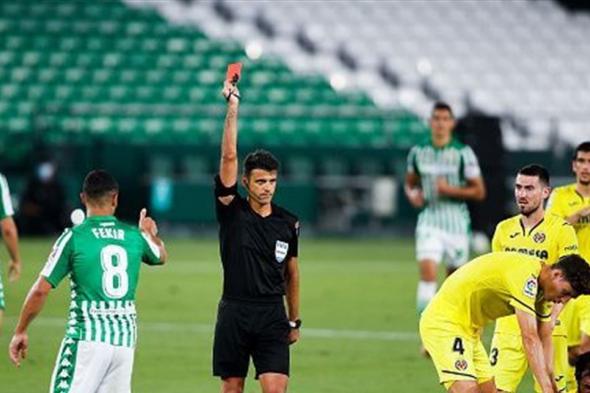لاعب عربي في "الليغا" يحطّم جهاز الـ"VAR" بعد طرده! (فيديو)   via @Lebanon24 
#lebanon24