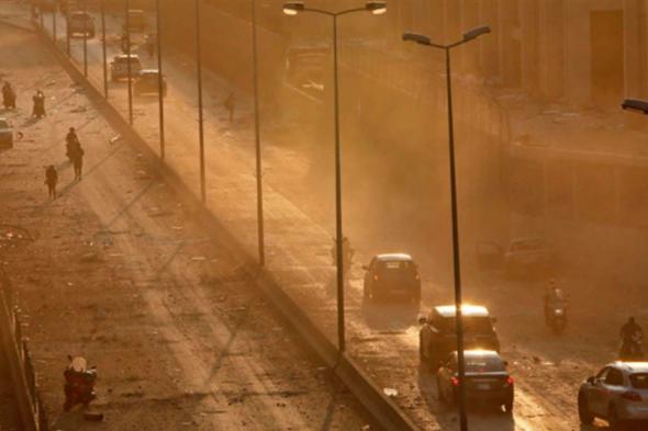خبراء عسكريون يتحدثون عن قصف للمرفأ.. وفيديو للصاروخ يضرب العنبر 12؟  #لبنان 
#lebanon24 
 via @Lebanon24