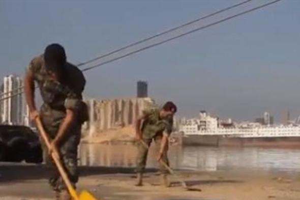 فيديو من مرفأ بيروت.. الجيش يزيل الركام عن 3 أرصفة 

#lebanon24

 via @Lebanon24