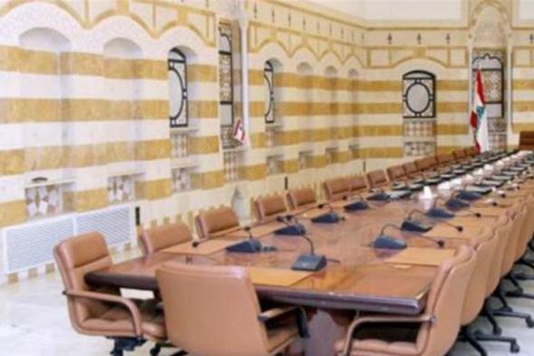 مرجع كبير متمسك بإسم رئيس تيار بارز ليُكلّف رئيساً للحكومة #لبنان 
#lebanon24
  via @Lebanon24
