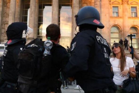 حشود في برلين تحتج على قيود فيروس كورونا... وعشرات الموقوفين
#lebanon24