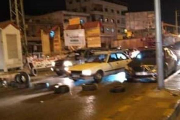 محتجون يقطعون طريق سعدنايل تعلبايا بالاتجاهين 

#lebanon24

 via @Lebanon24