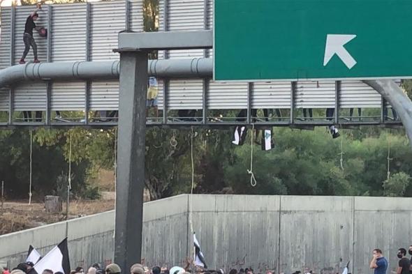 تعليق المشانق على طريق القصر (فيديو)  via @Lebanon24 
#lebanon24